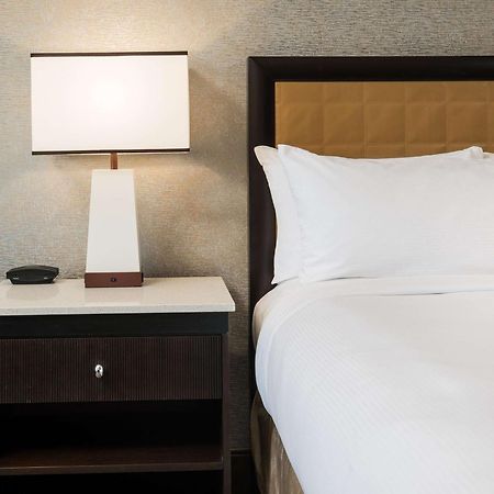 Отель The Saratoga Hilton Саратога-Спрингс Экстерьер фото
