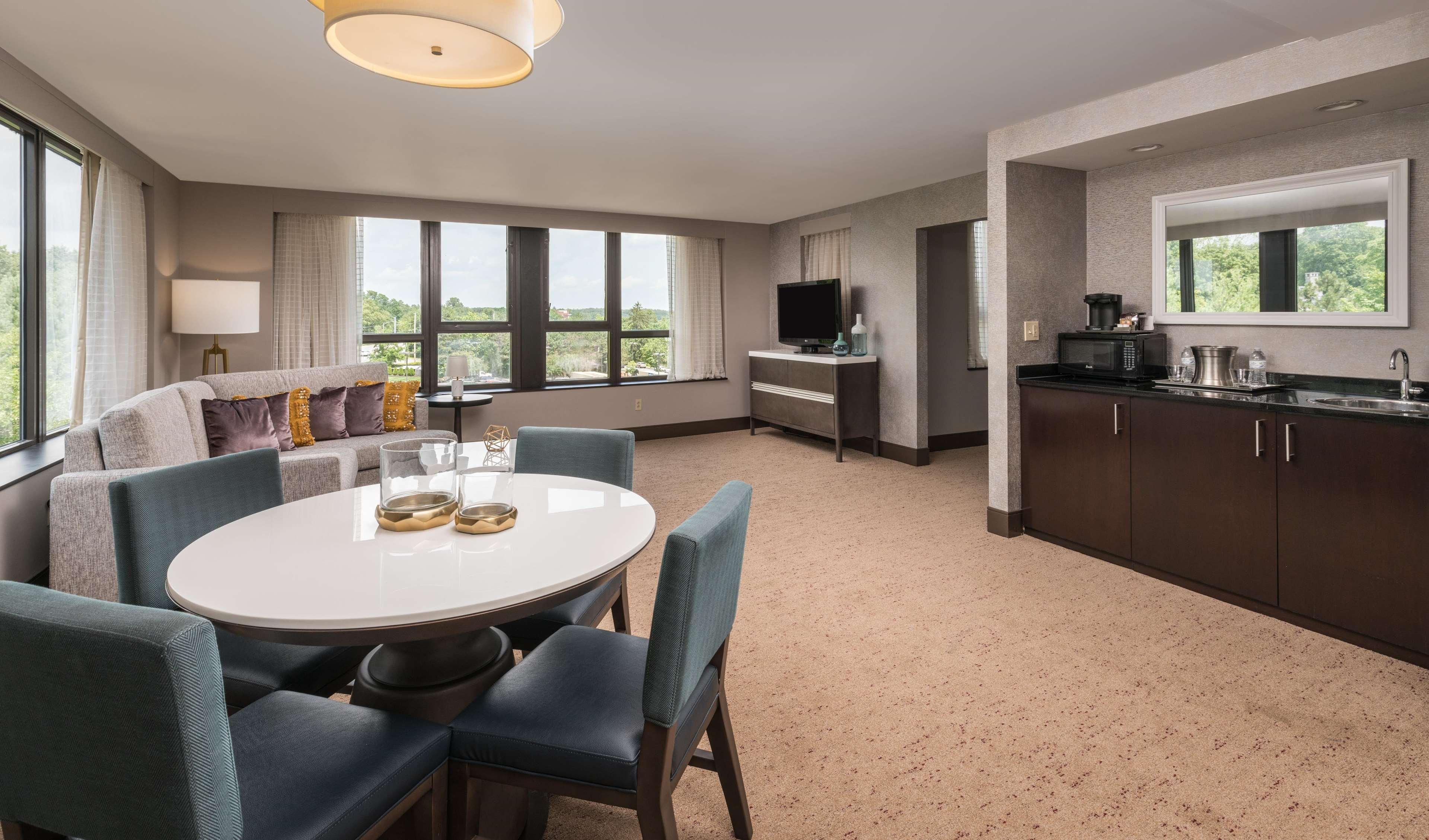 Отель The Saratoga Hilton Саратога-Спрингс Экстерьер фото