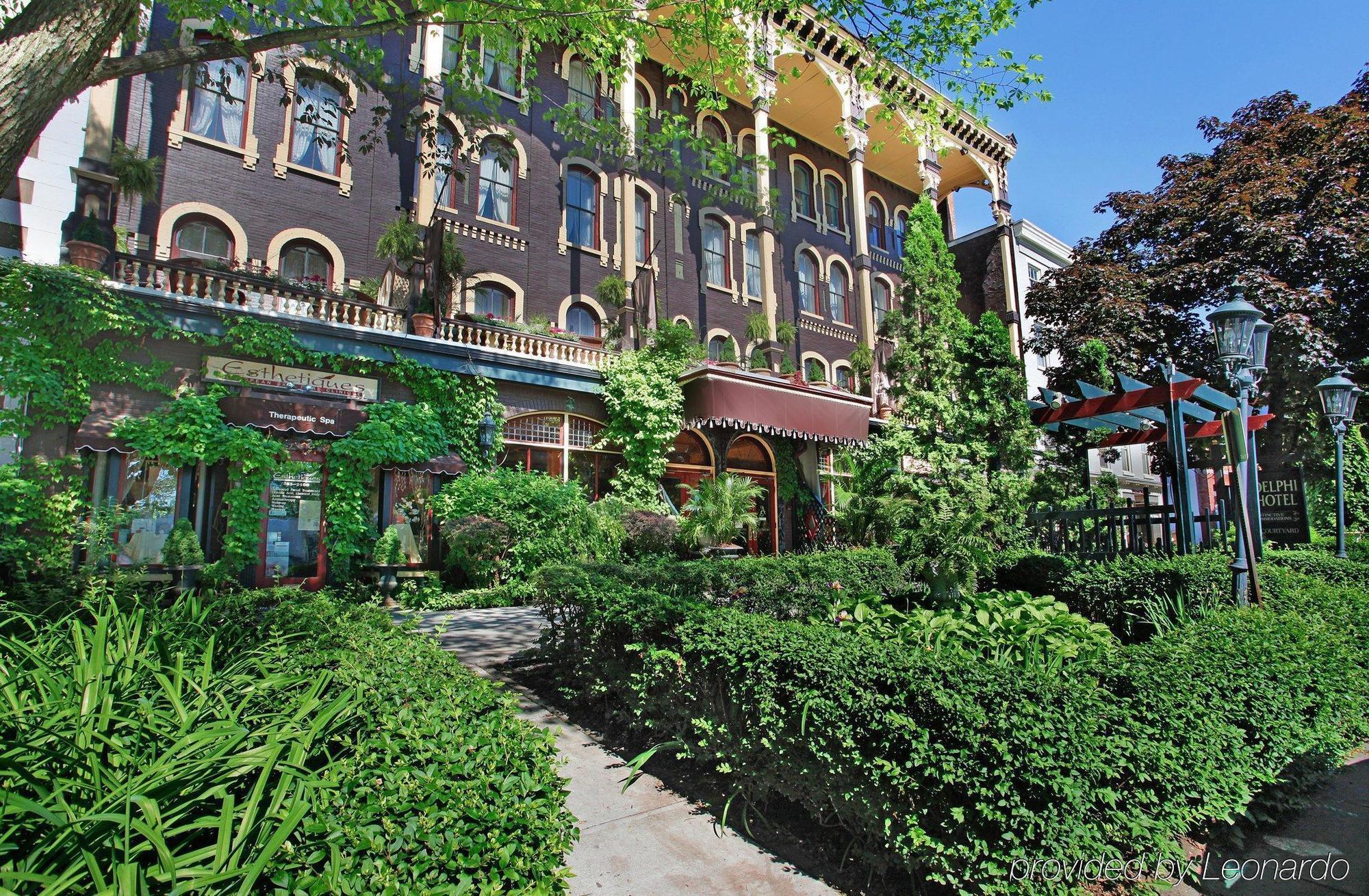 Отель The Saratoga Hilton Саратога-Спрингс Экстерьер фото