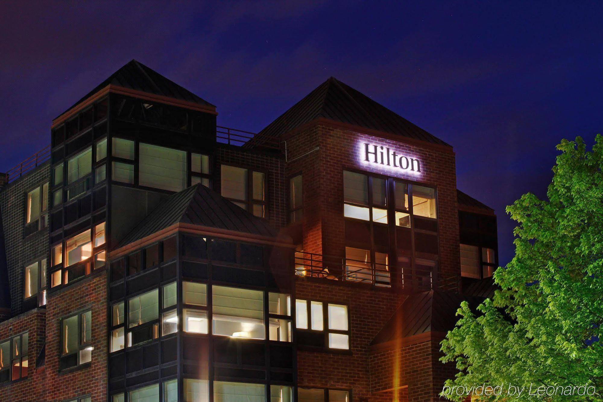 Отель The Saratoga Hilton Саратога-Спрингс Экстерьер фото
